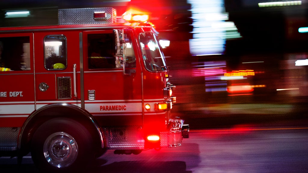 Crews battle structure fire in Victoria neighborhood, city officials say — WCCO / CBS Minnesota, Excelsior Community news