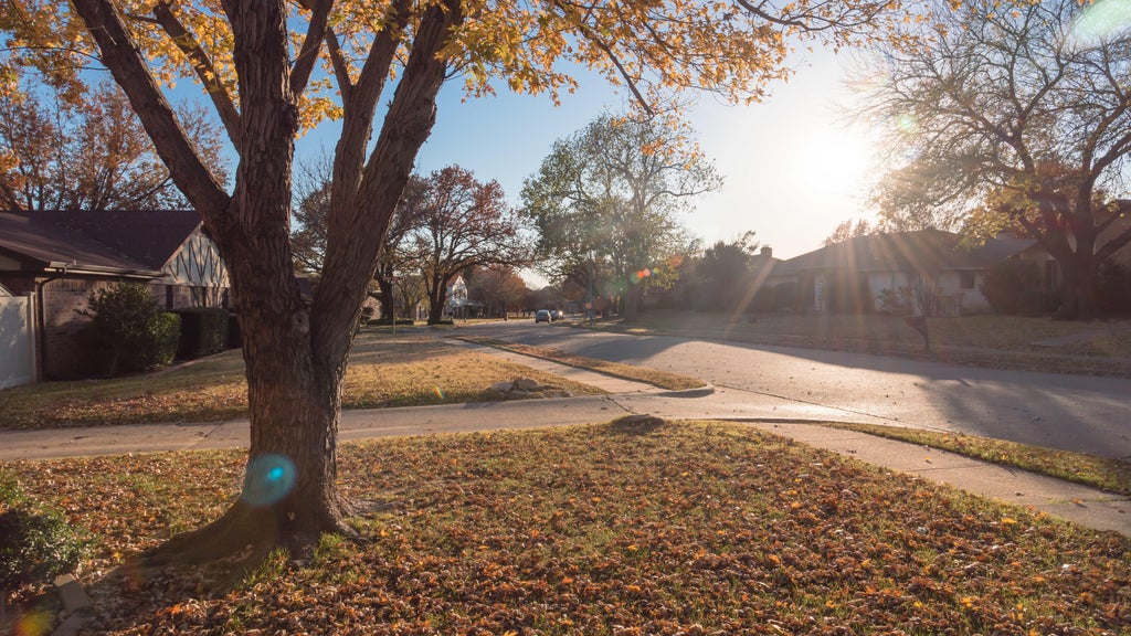 More quiet fall weather Wednesday in Twin Cities; rain on deck early Thursday — WCCO / CBS Minnesota, Excelsior Sports news