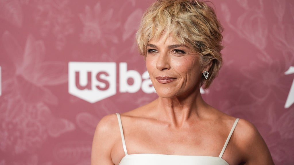 Actress Selma Blair arraigned following arrest for incident related to flight from LAX to JFK — WCCO / CBS Minnesota, Excelsior Health news