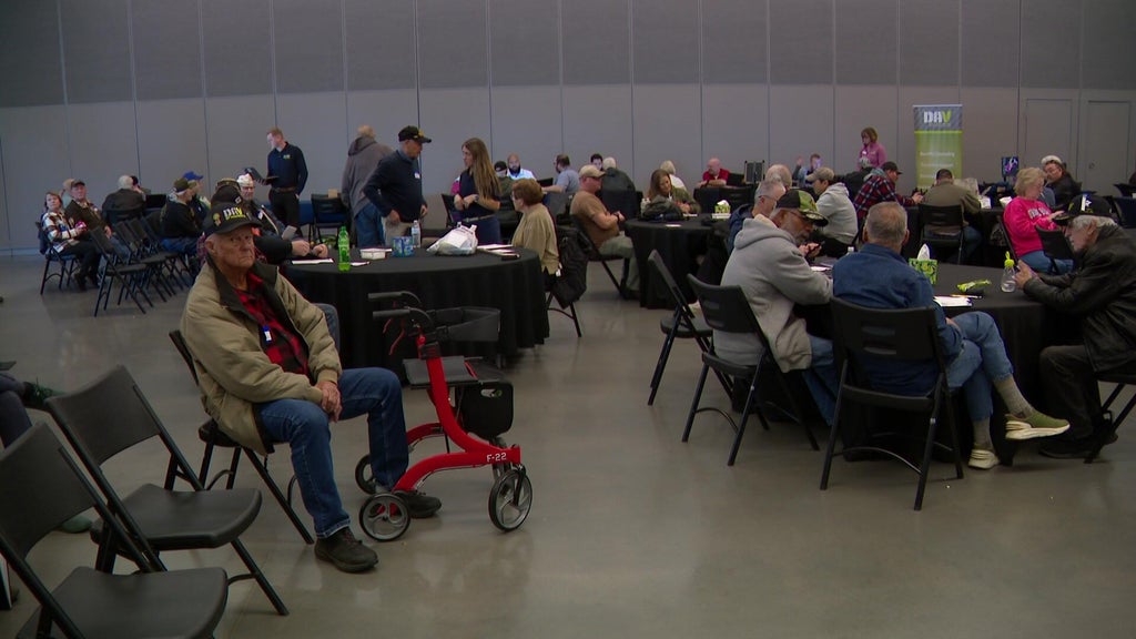 Minnesota veterans receiving claims assistance, health exams at clinic — WCCO / CBS Minnesota, Excelsior Arts news