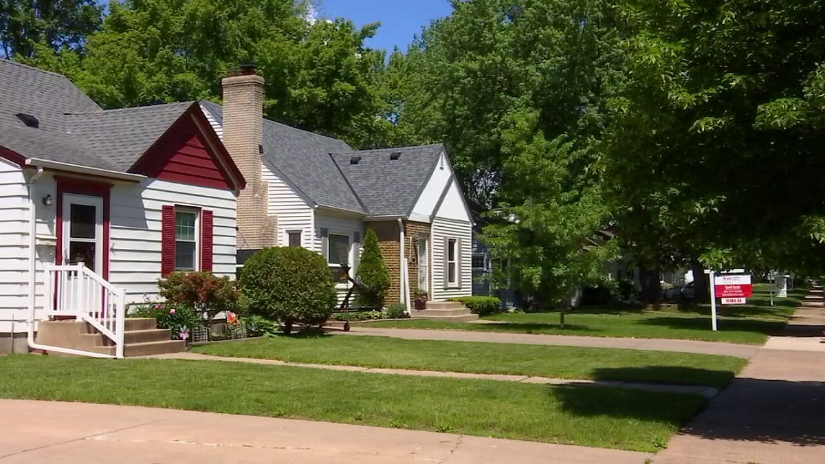 US pending home sales sink near 12-year low as rates top 7%: Report — FOX 9, Excelsior Real Estate news